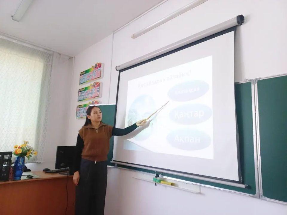 "Біртұтас тәрбие бағдарламасы негізінде" құрылған жоспарға сәйкес  3"А" сынып оқушыларымен қысқы демалысты ұйымдастыру мақсатында "Қыс келбеті" тақырыбында сурет салу күні өтті.