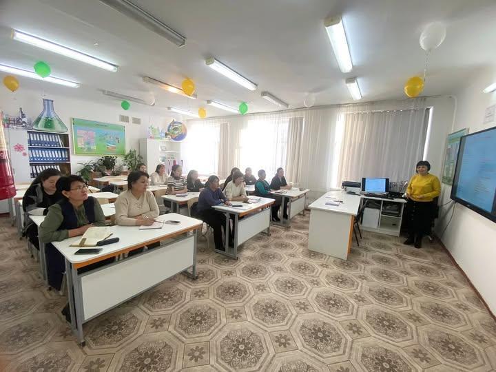 "Ж.Жақыпбаев атындағы орта мектебі" коммуналдық мемлекеттік мекемесінде 2025 жылдың 4 ақпан күні сынып жетекшілермен кезекті отырыс өтілді.