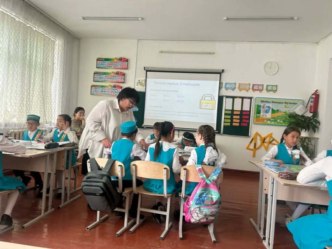 3 "А" сыныбында апталық жоспарына сәйкес математика пәнінен "104*4, 416:4 түріндегі жазбаша көбейту және бөлу" тақырыбында ашық сабақ өтті.